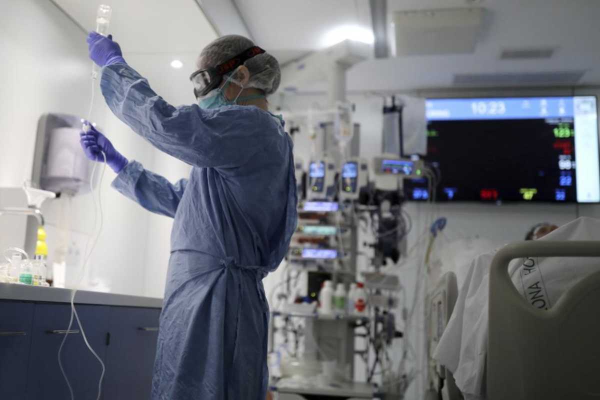 Los pacientes con covid-19 y un anticuerpo llamado anticoagulante lúpico tienen  mayor mortalidad.